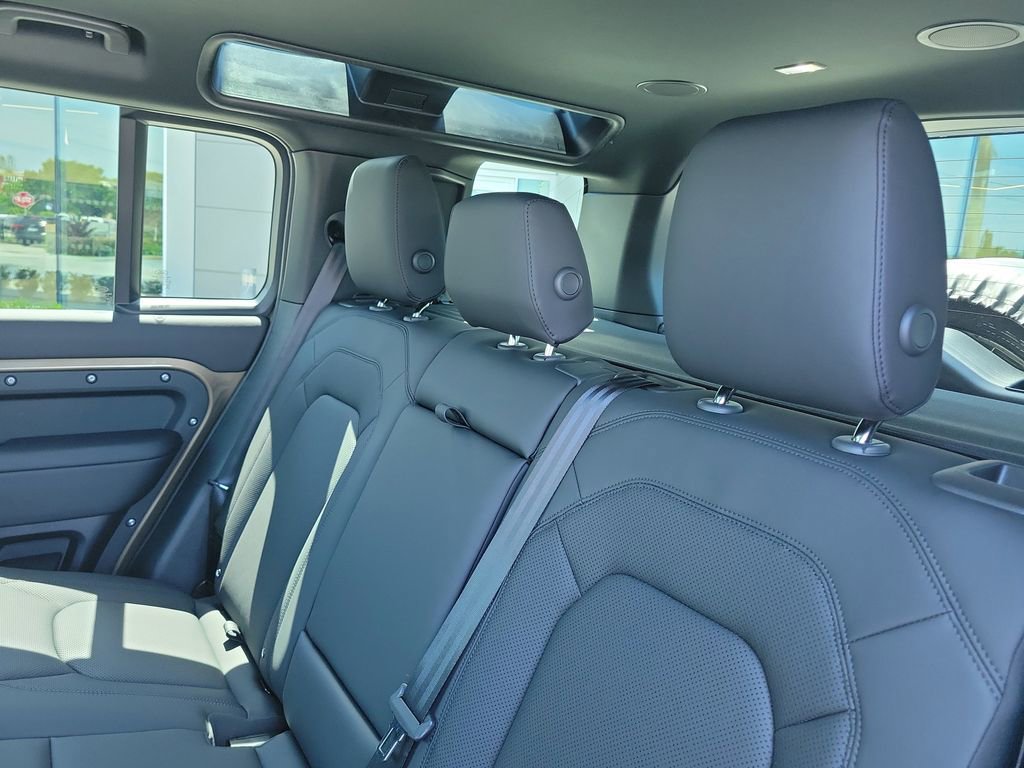 New 2026 Land Rover Defender 110 X-Dynamic SE AWD/4WD image 14