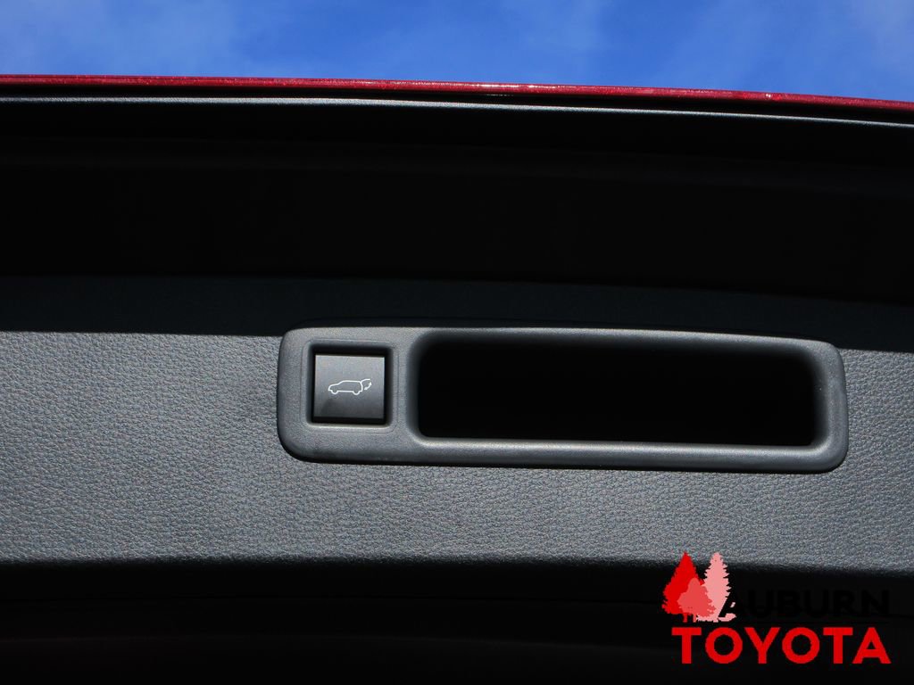 New 2026 Toyota Highlander Platinum image 7