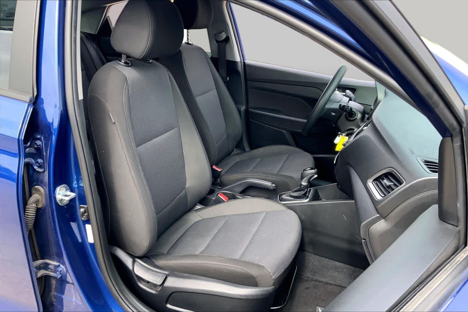 Used 2022 Hyundai Accent SE FWD image 9