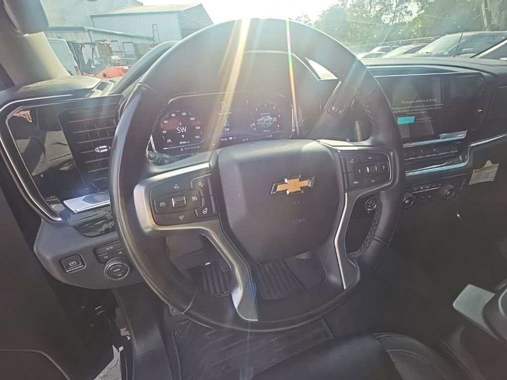 Used 2023 Chevrolet Silverado 1500 LT image 13