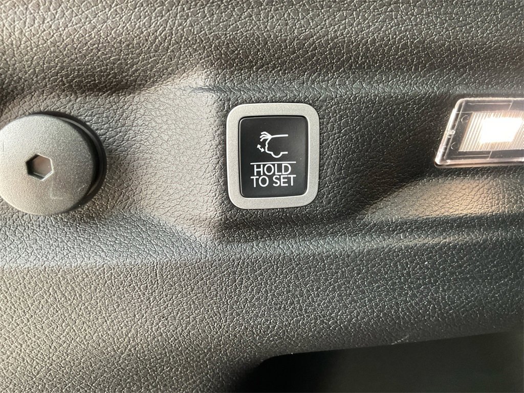 New 2025 Jeep Grand Cherokee L Laredo w/ Luxury Tech Group I image 32