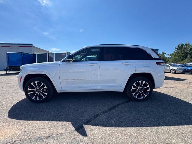 Used 2022 Jeep Grand Cherokee Overland w/ Luxury Tech Group IV AWD/4WD image 4