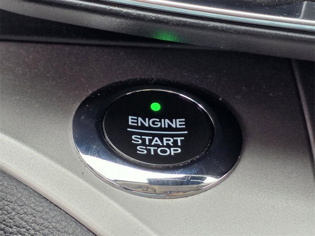 Used 2021 Ford Explorer XLT w/ Equipment Group 202A image 25