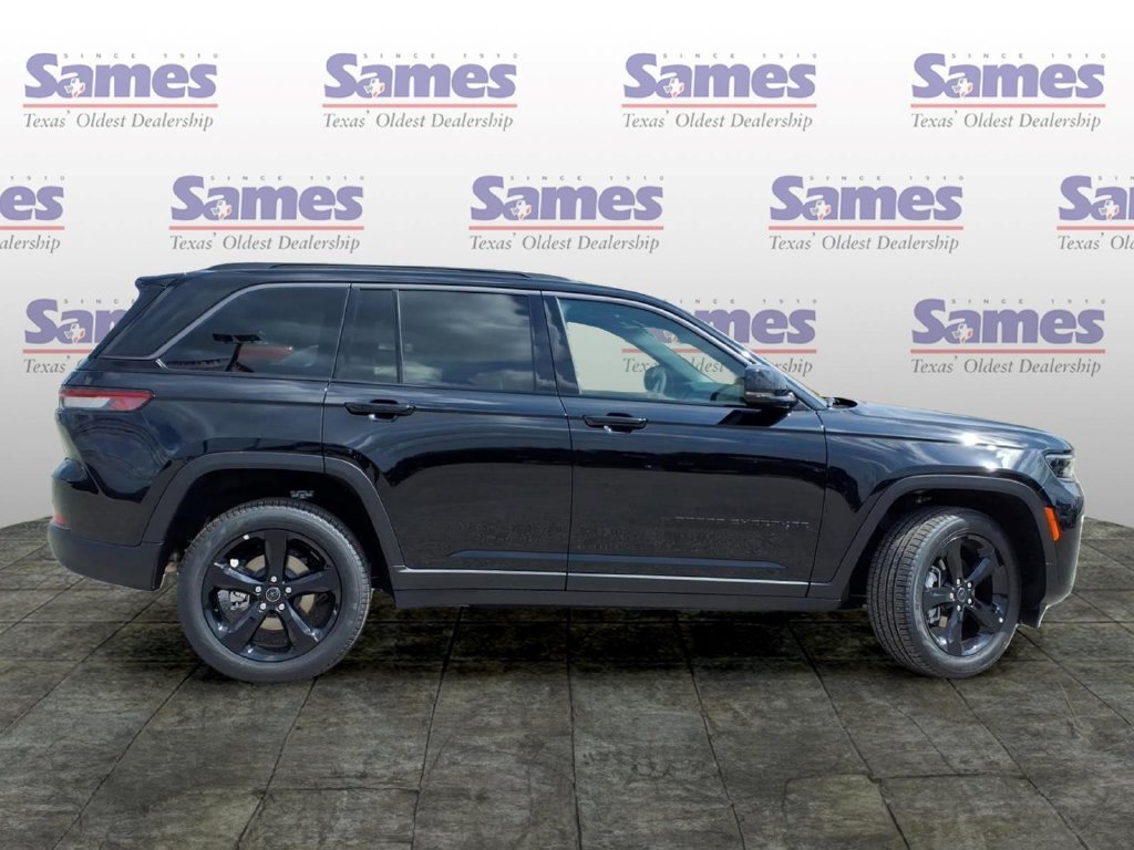 New 2027 Jeep Grand Cherokee Limited w/ Limited Altitude Package RWD image 4