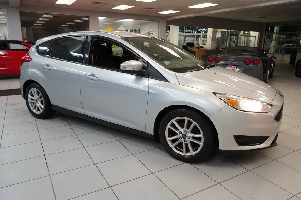 Used 2017 Ford Focus SE w/ SE Winter Package image 13