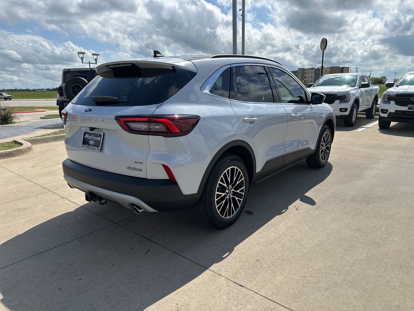Used 2025 Ford Escape SE w/ PHEV Premium Package FWD image 6
