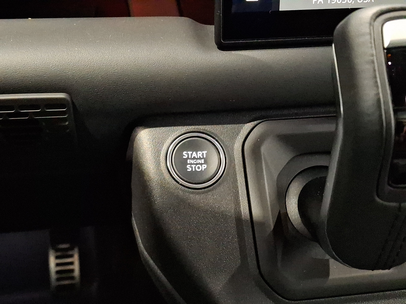 Certified 2025 Land Rover Defender 110 X AWD/4WD image 22