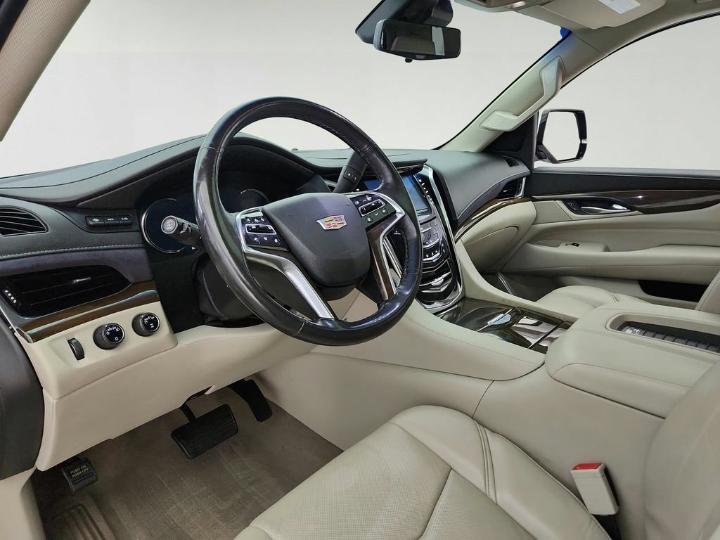 Used 2018 Cadillac Escalade Luxury AWD/4WD image 10