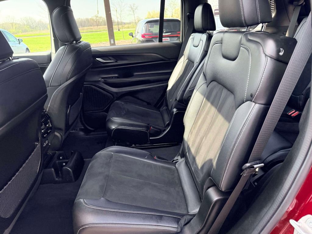 Used 2024 Jeep Grand Cherokee L Altitude AWD/4WD image 10
