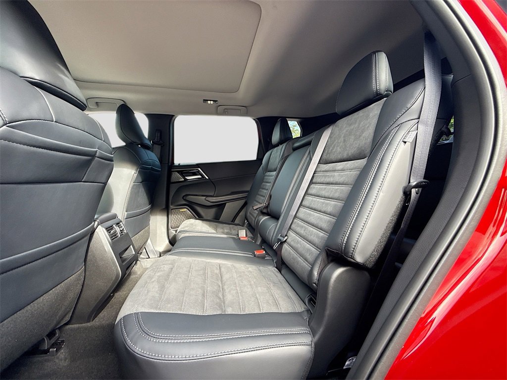 New 2025 Mitsubishi Outlander SE image 26