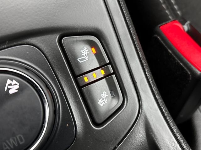 Used 2023 GMC Terrain SLE w/ Driver Convenience Package image 17