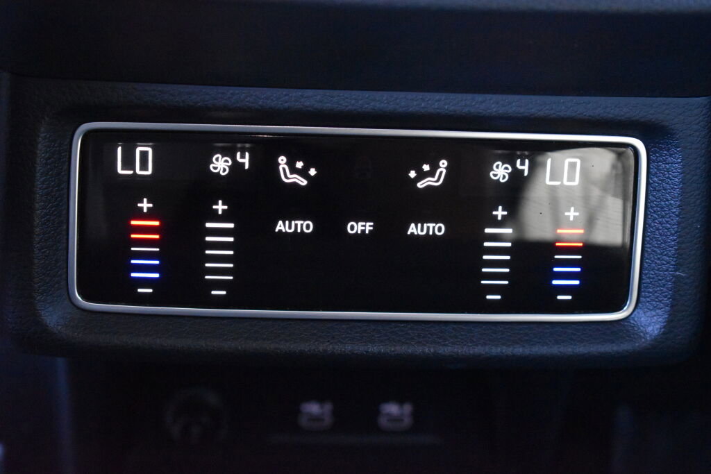 Used 2021 Audi e-tron Premium w/ Convenience Plus Package image 26