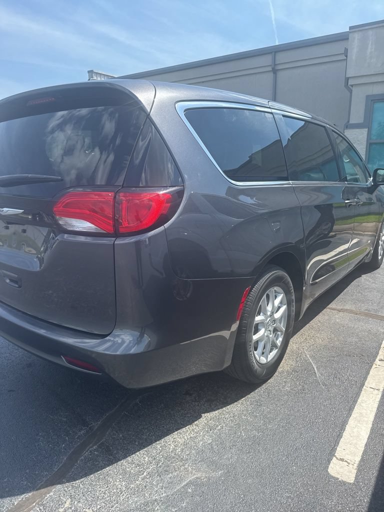 Used 2023 Chrysler Voyager LX FWD image 4