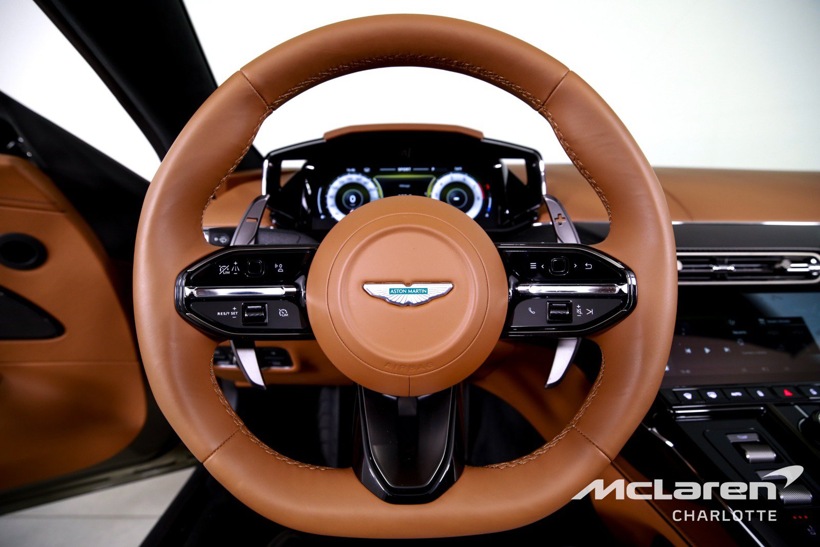 Used 2026 Aston Martin V8 Vantage S RWD image 15