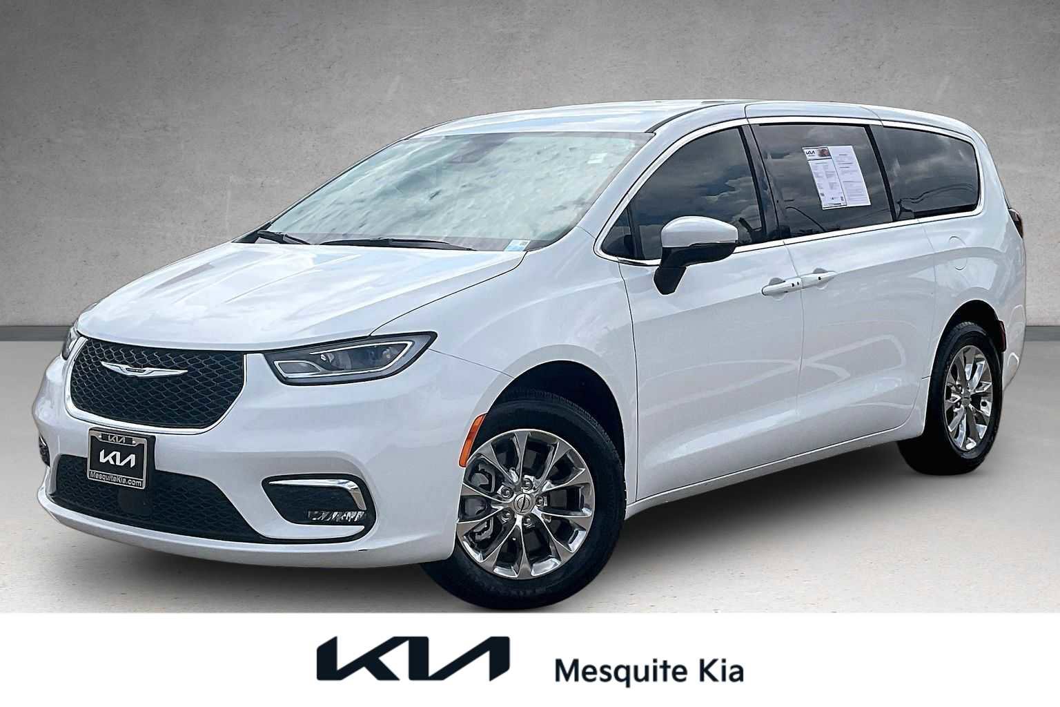 Used 2023 Chrysler Pacifica Touring-L