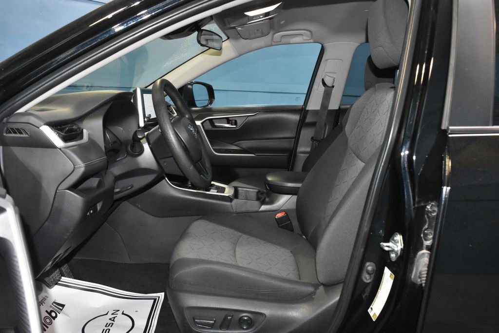 Used 2025 Toyota RAV4 XLE image 6