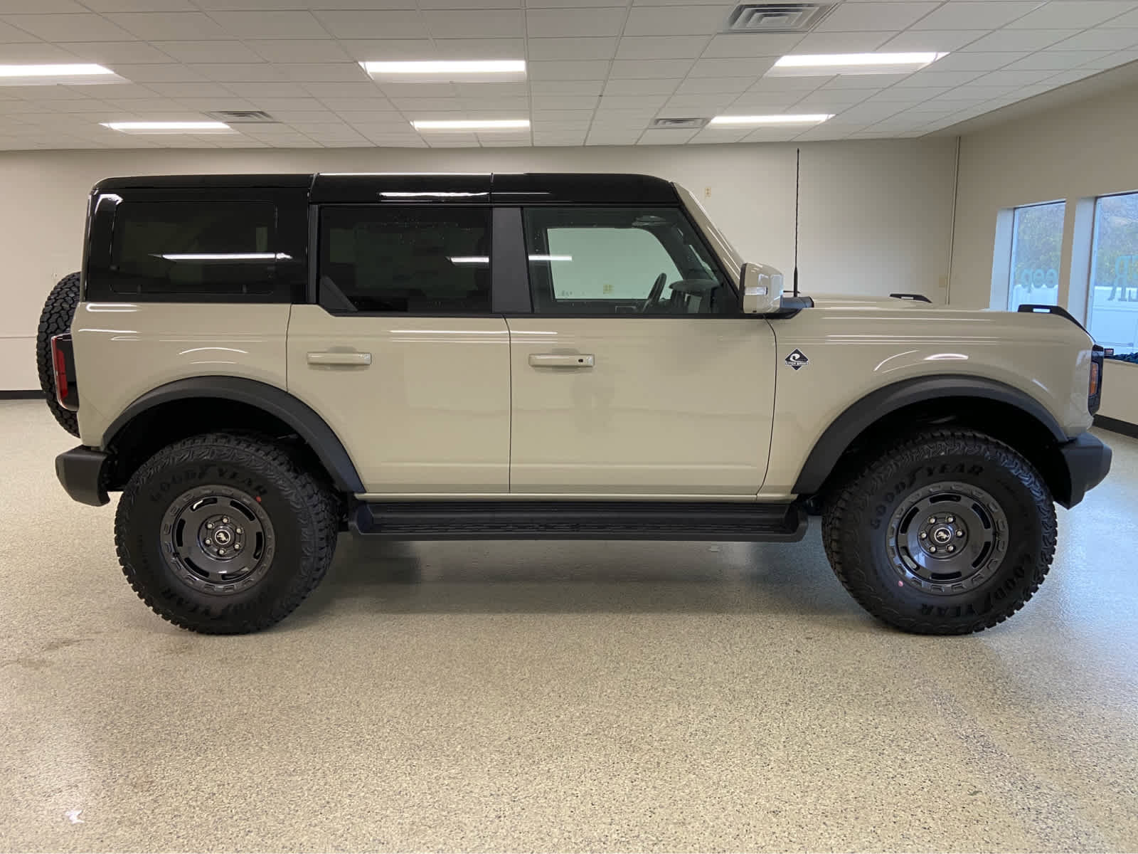 New 2025 Ford Bronco Outer Banks w/ Sasquatch Package image 5