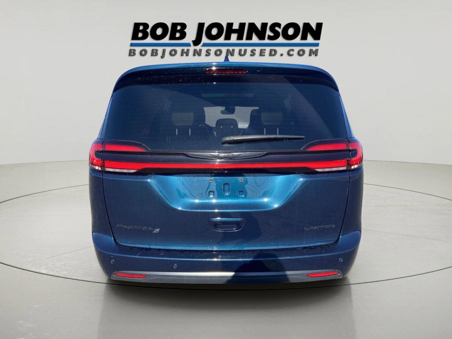 Used 2025 Chrysler Pacifica Limited image 12