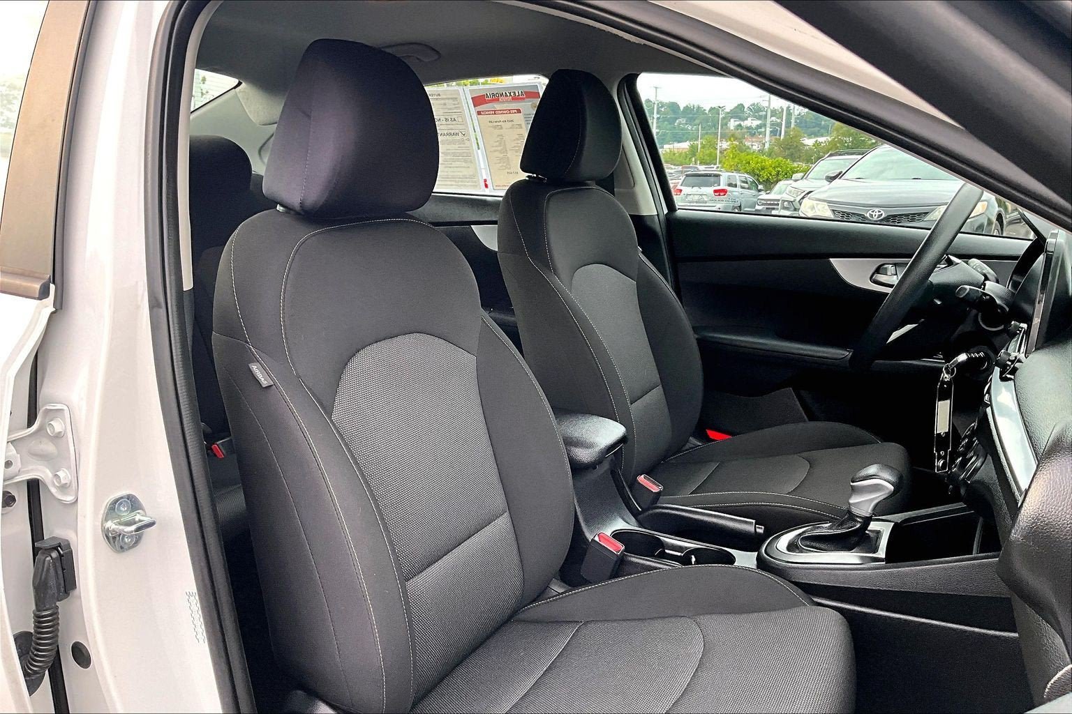 Used 2023 Kia Forte LXS w/ LXS Technology Package FWD image 7