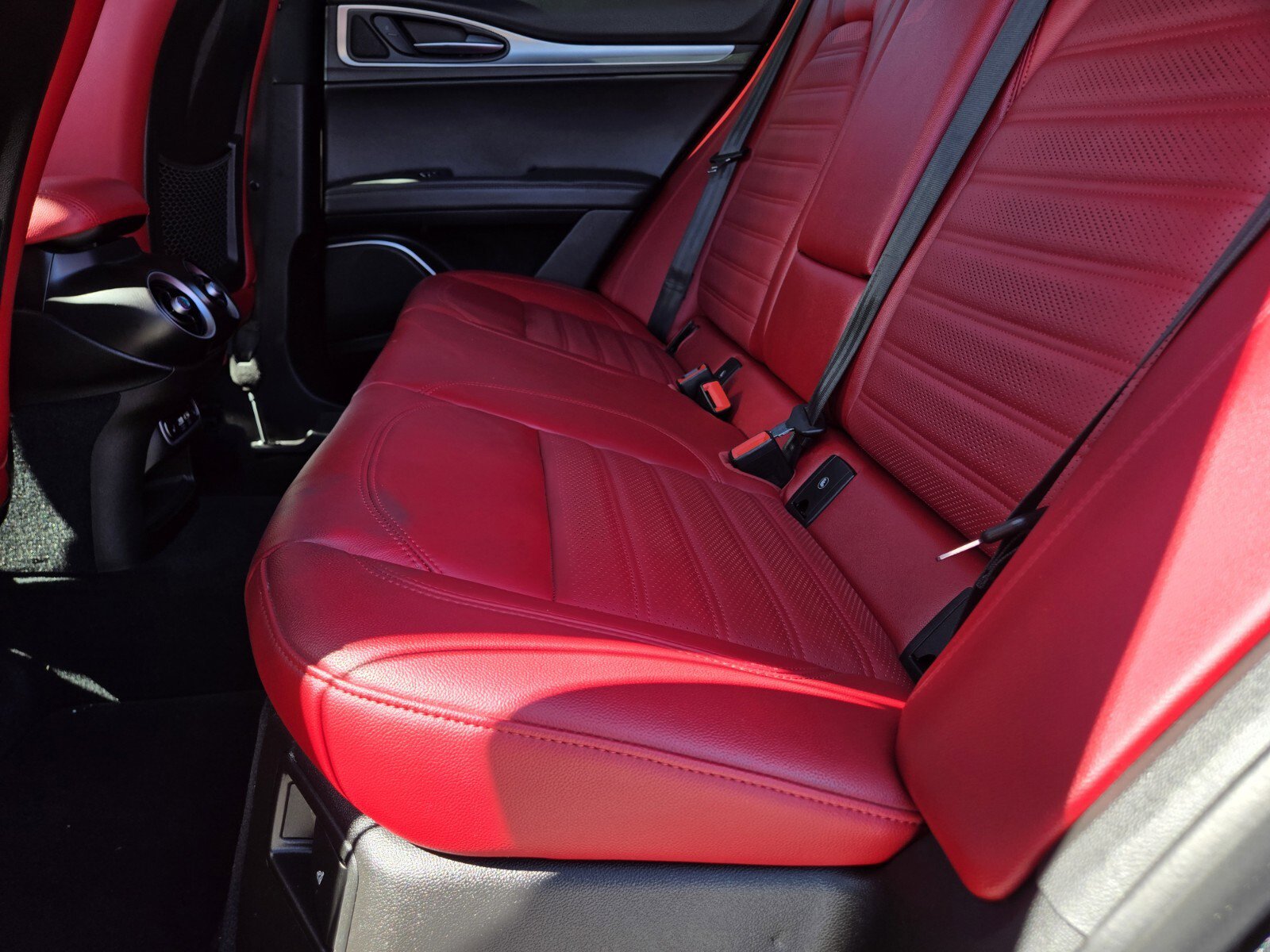Used 2022 Alfa Romeo Stelvio Veloce image 11