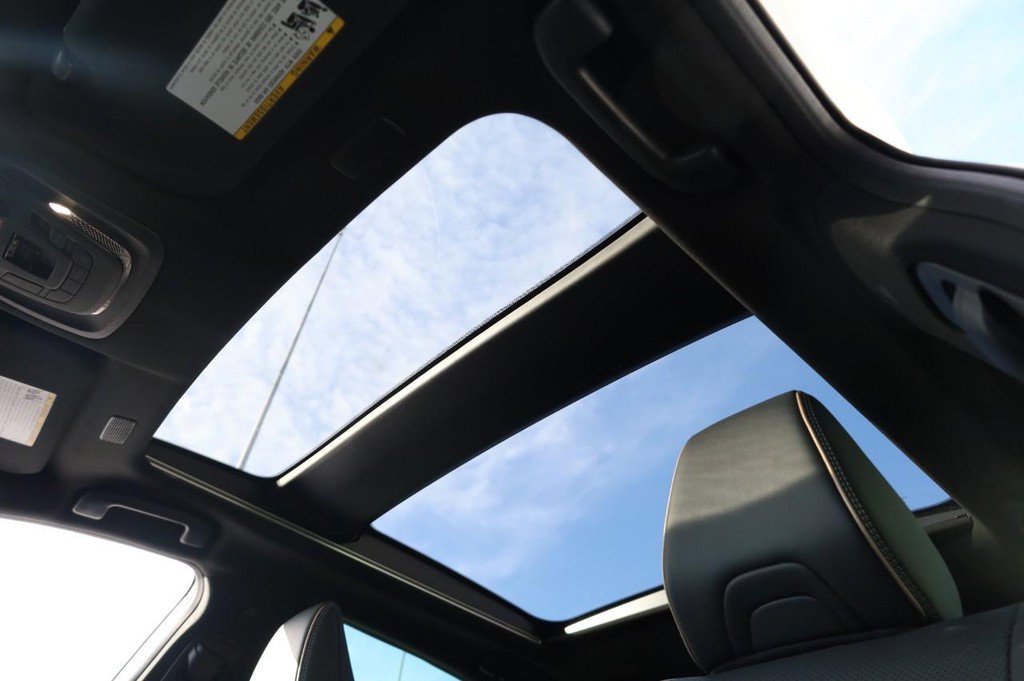 New 2025 Toyota Crown Platinum image 9