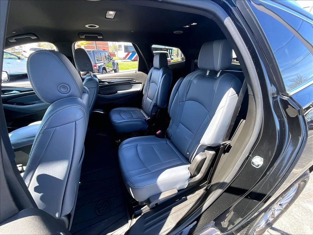 Used 2023 Buick Enclave Essence AWD/4WD image 14