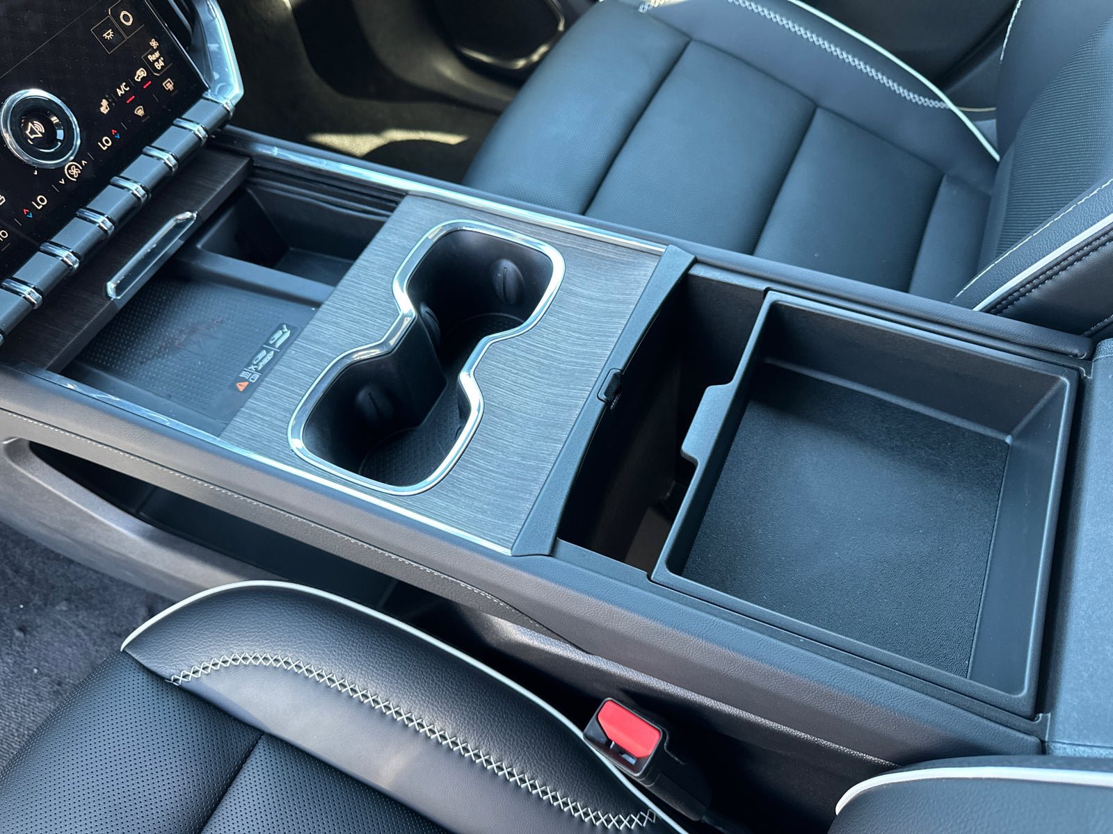 Used 2025 GMC Acadia Denali w/ Super Cruise Package image 32