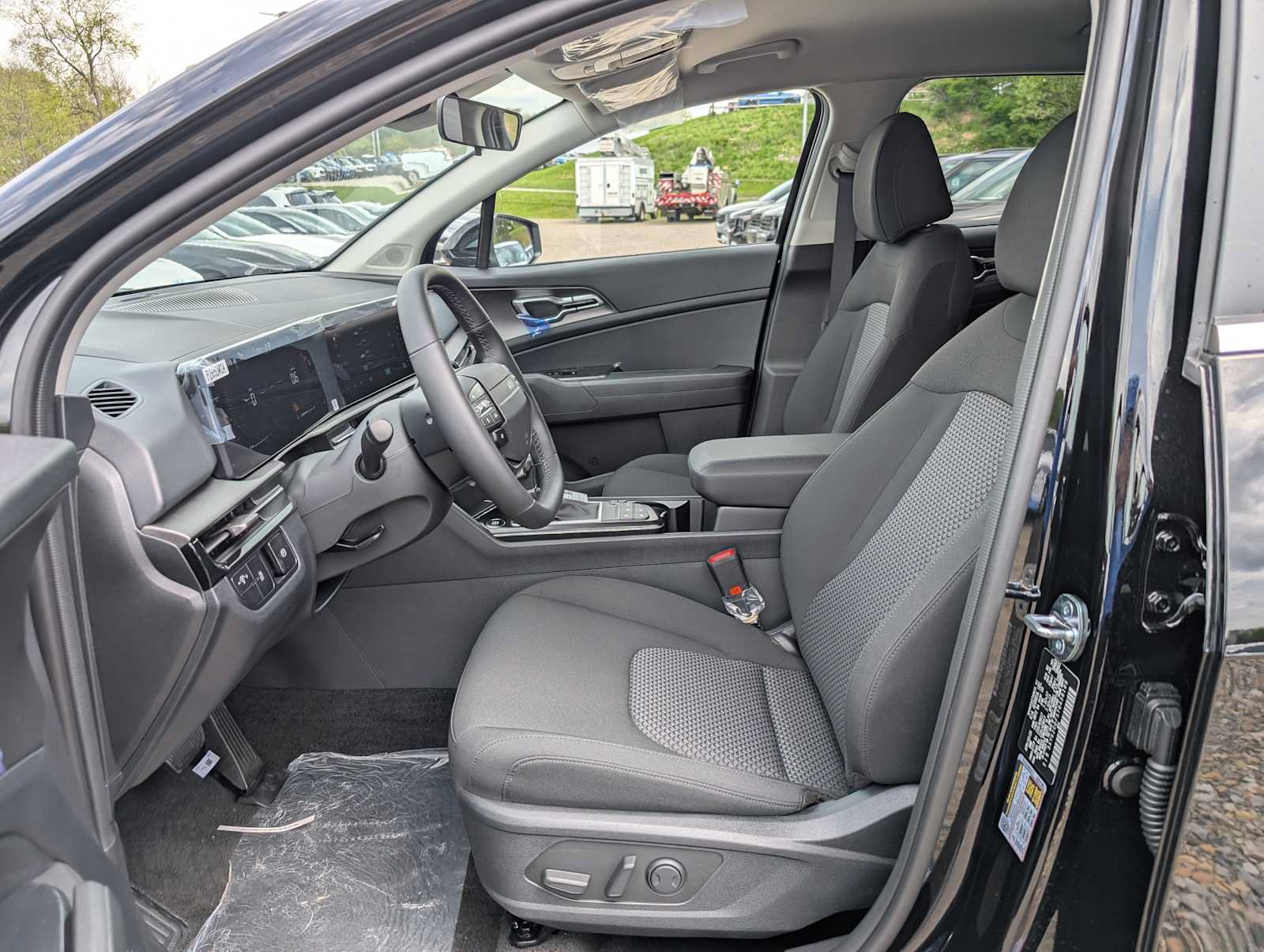New 2026 Kia Sportage LX w/ LX Convenience Package AWD/4WD image 4