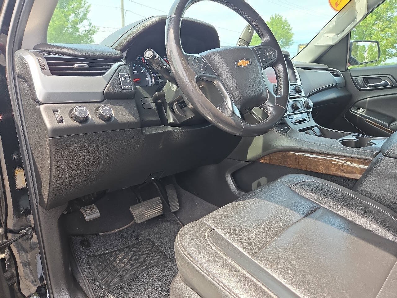 Used 2020 Chevrolet Suburban LT AWD/4WD image 10