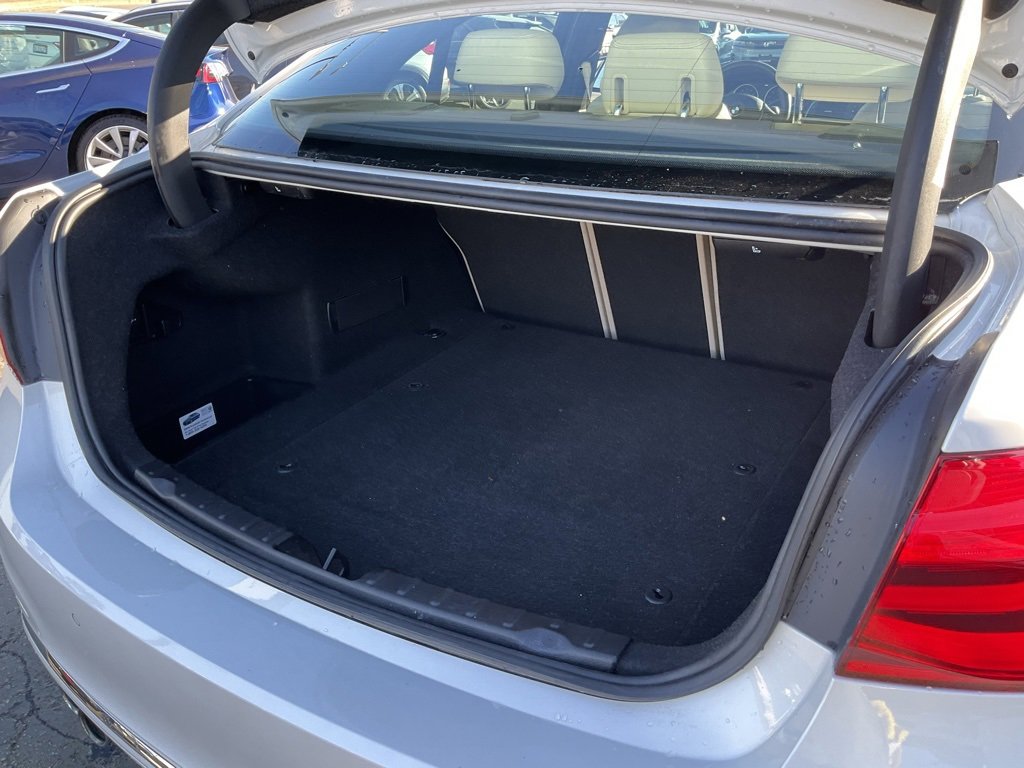 Used 2017 BMW 330e image 7