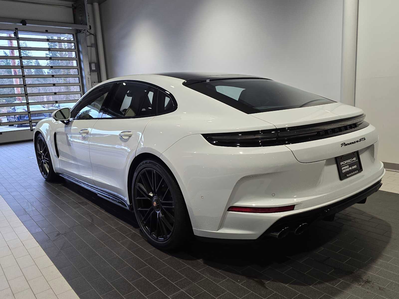 Used 2025 Porsche Panamera GTS image 3