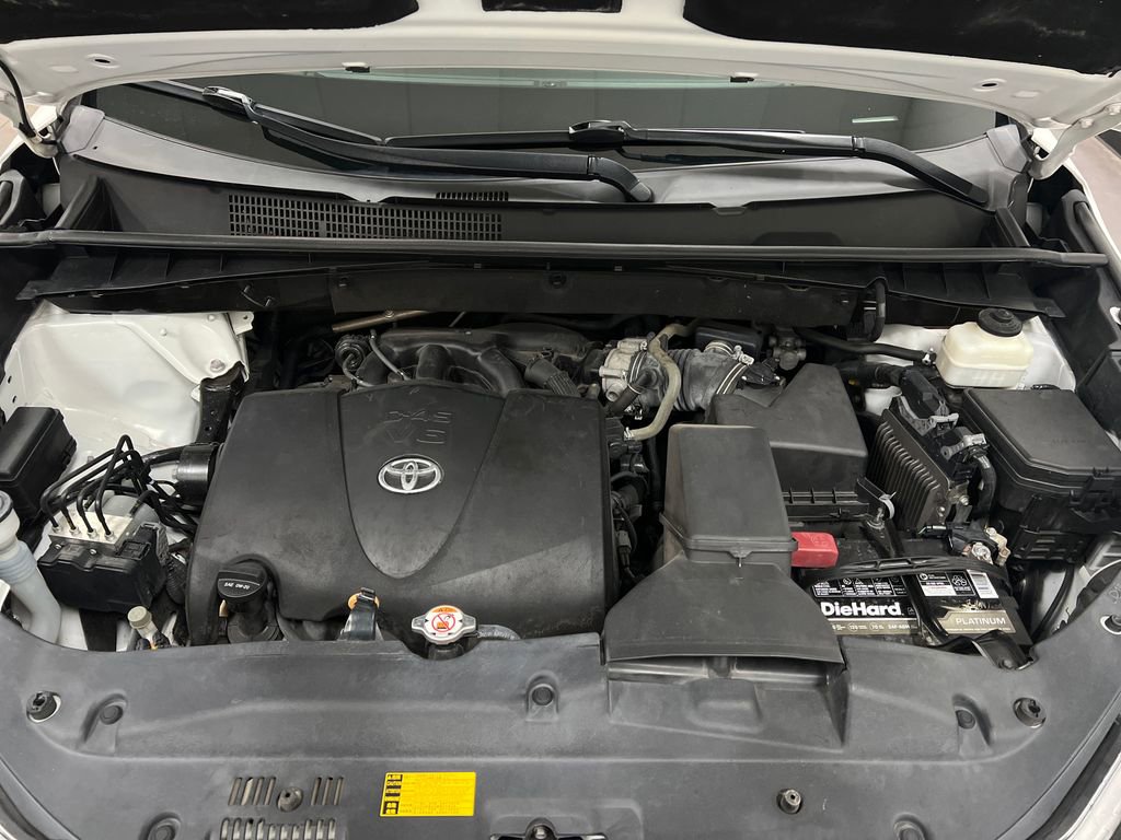 Used 2019 Toyota Highlander XLE FWD image 25