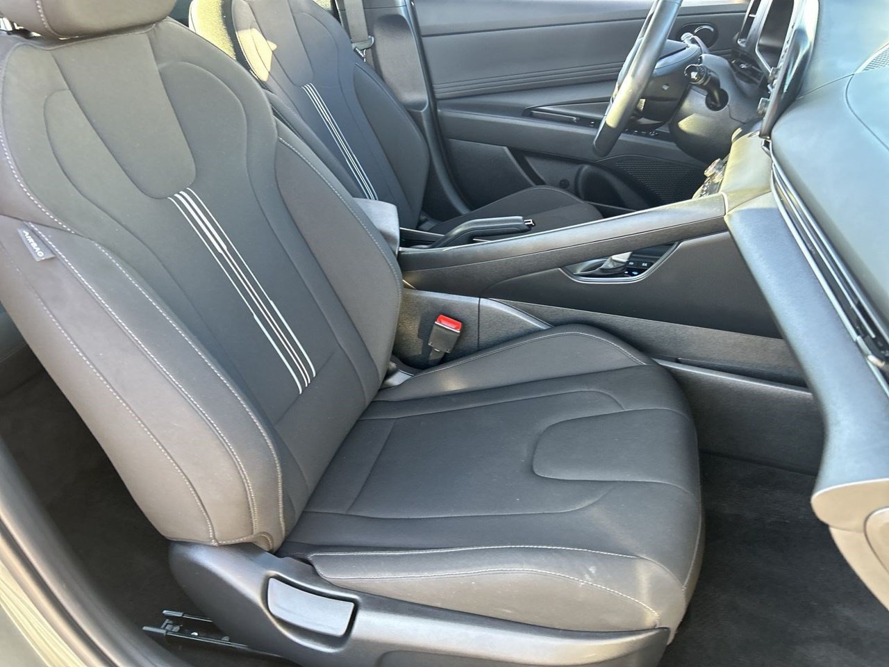 Used 2025 Hyundai Elantra Sport FWD image 8