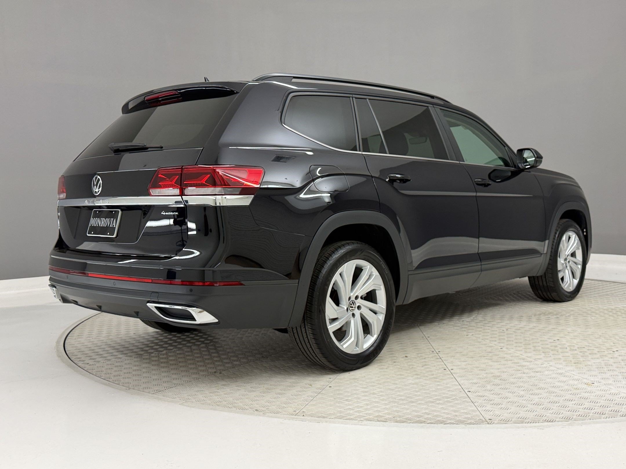 Used 2023 Volkswagen Atlas SE w/ Panoramic Sunroof Package AWD/4WD image 9
