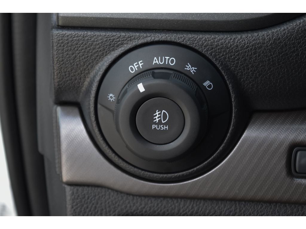 Used 2024 Nissan Titan PRO-4X image 24