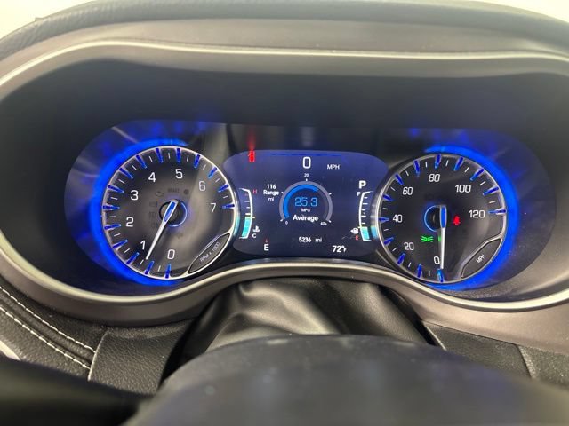 Used 2025 Chrysler Pacifica Select FWD image 4