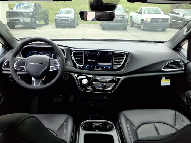 New 2026 Chrysler Voyager LX image 13