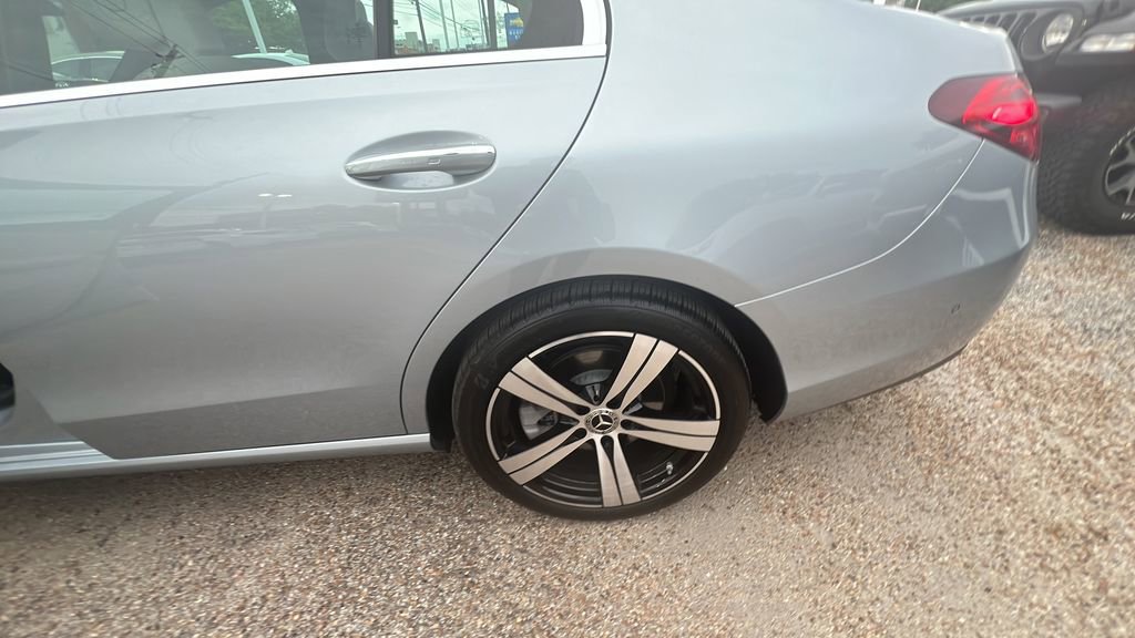 Used 2025 Mercedes-Benz C 300 Sedan image 15