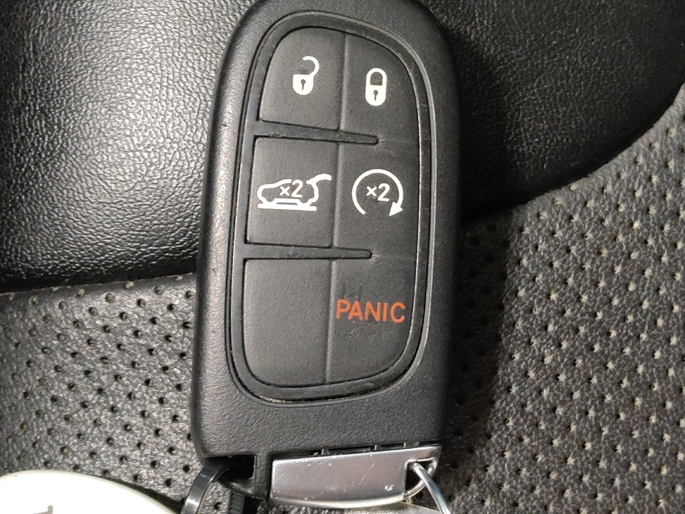 Used 2023 Jeep Cherokee Altitude Lux image 32