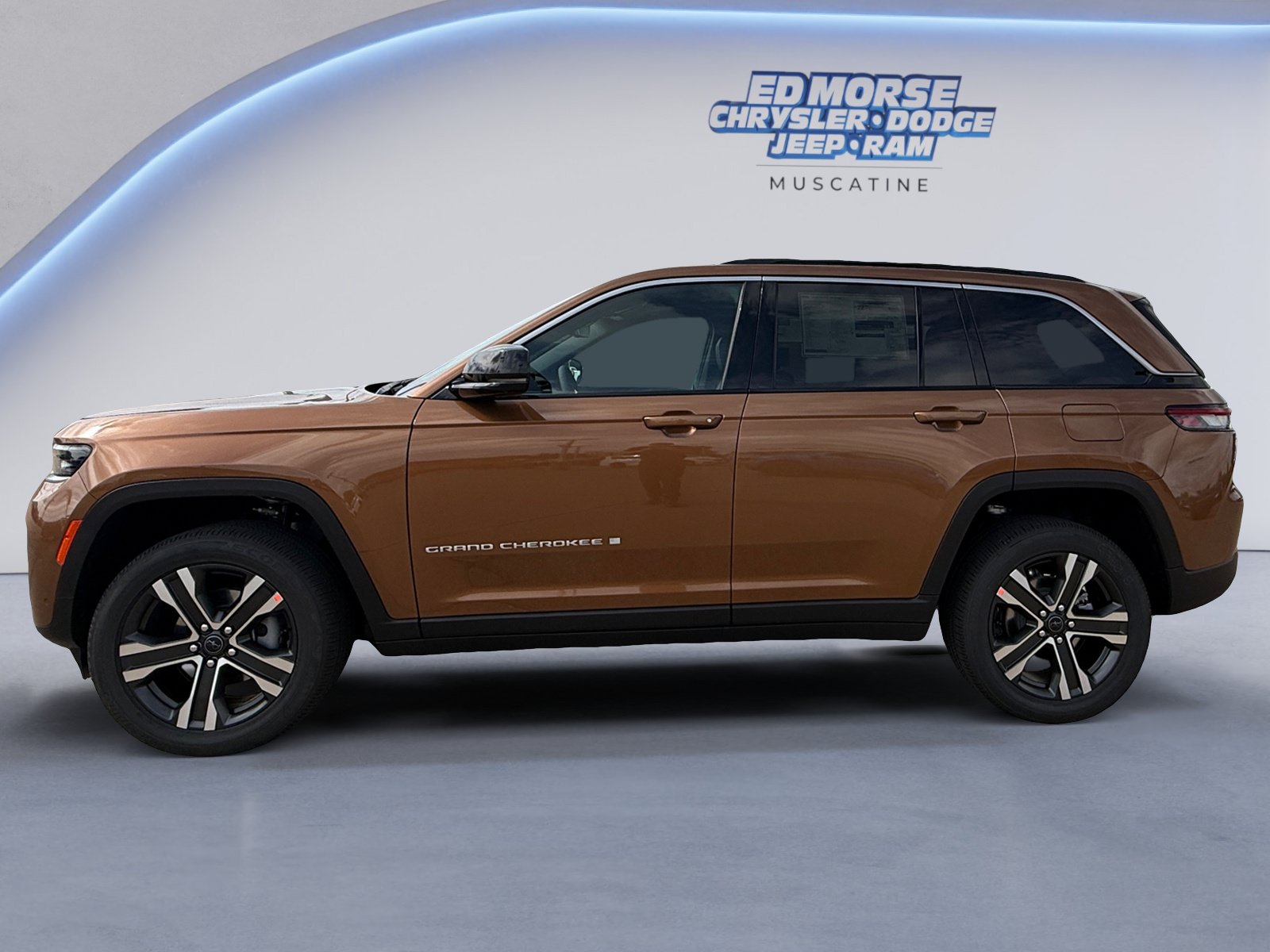 New 2027 Jeep Grand Cherokee Limited AWD/4WD image 2