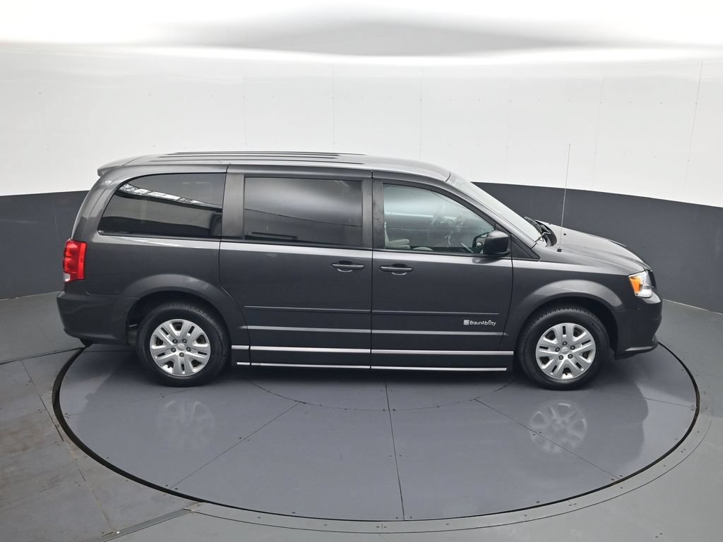 Used 2016 Dodge Grand Caravan SE w/ Quick Order Package 29E SE FWD image 18