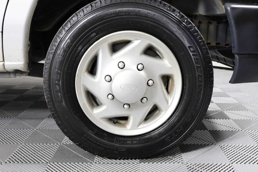 Used 2013 Ford E-150 and Econoline 150 image 7