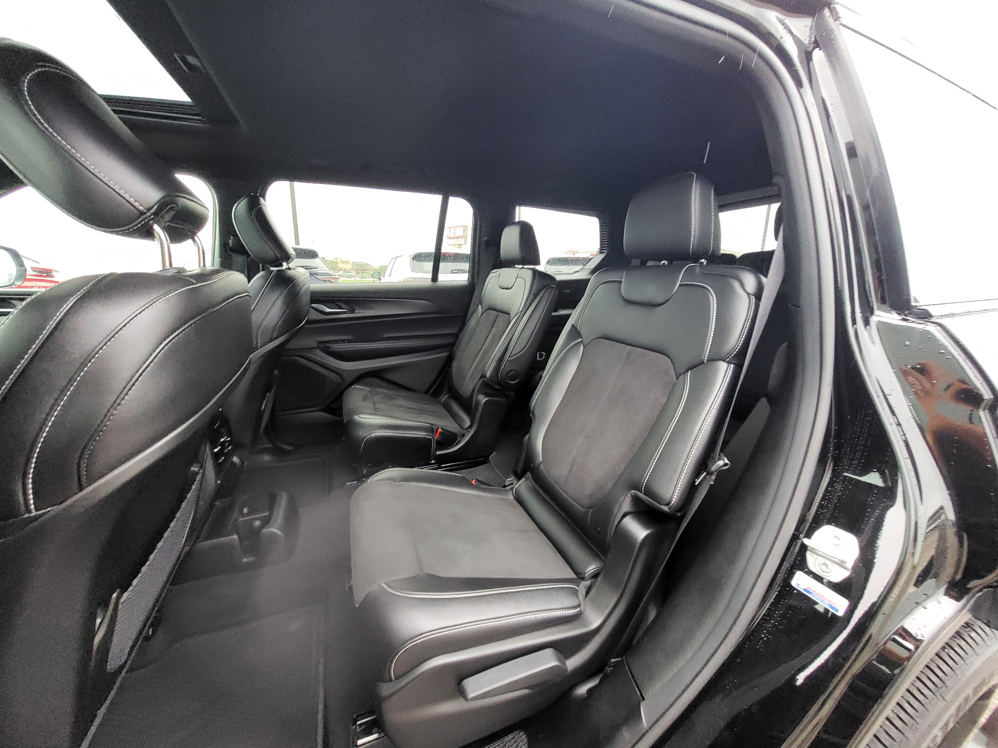 Used 2025 Jeep Grand Cherokee L Altitude AWD/4WD image 23
