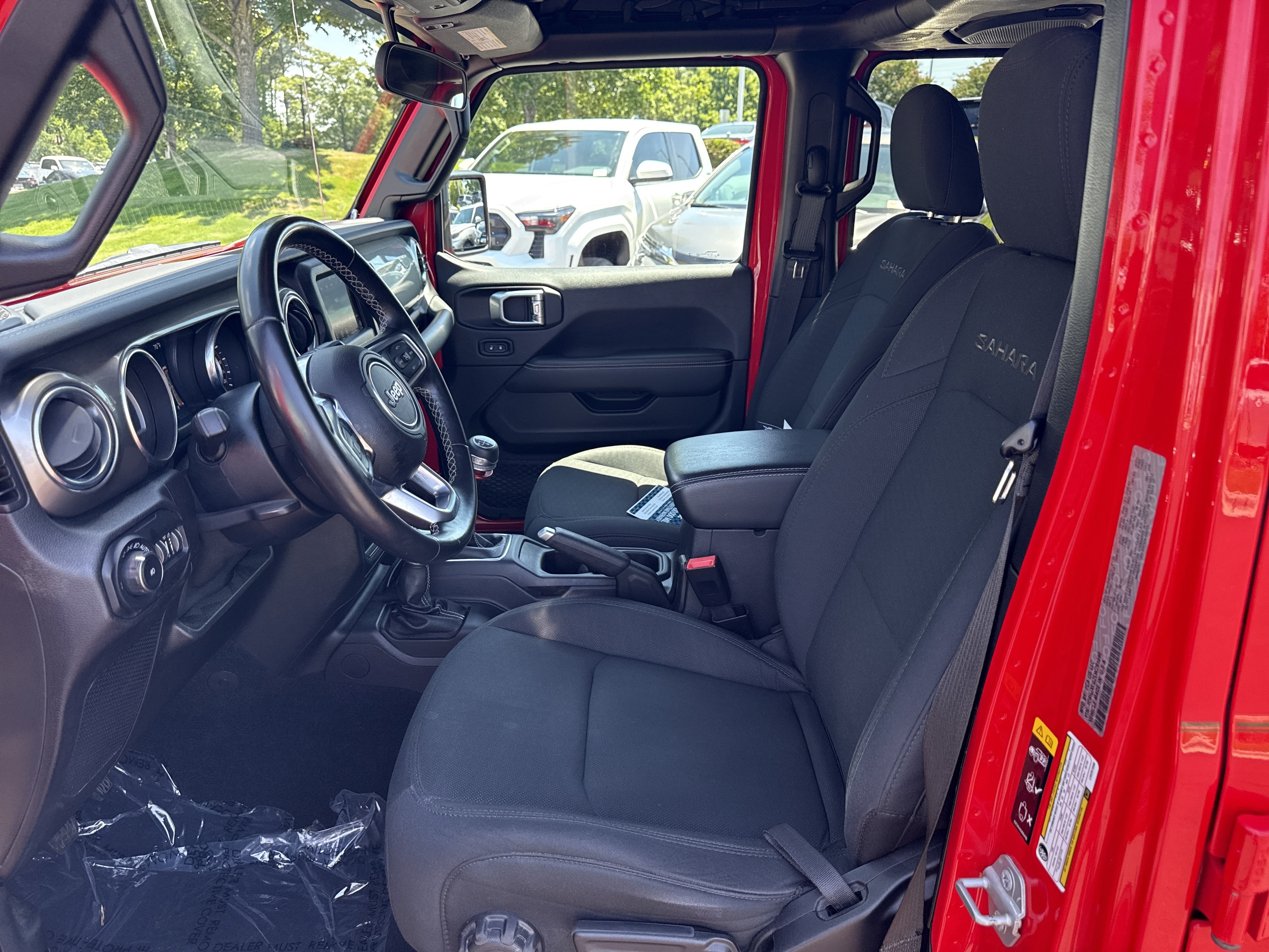Used 2020 Jeep Wrangler Unlimited Sahara AWD/4WD image 11