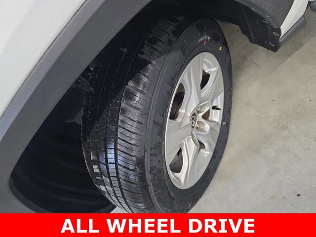 Used 2021 Toyota RAV4 XLE image 32