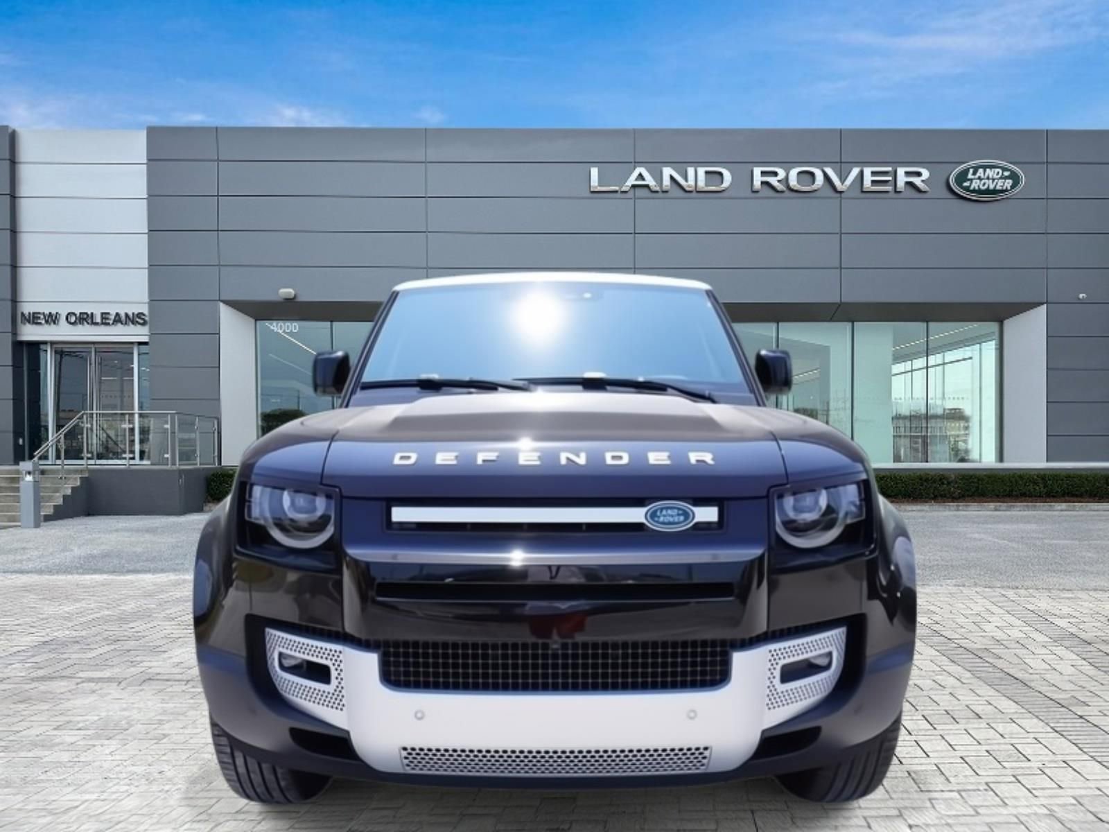 New 2024 Land Rover Defender 110 S image 2