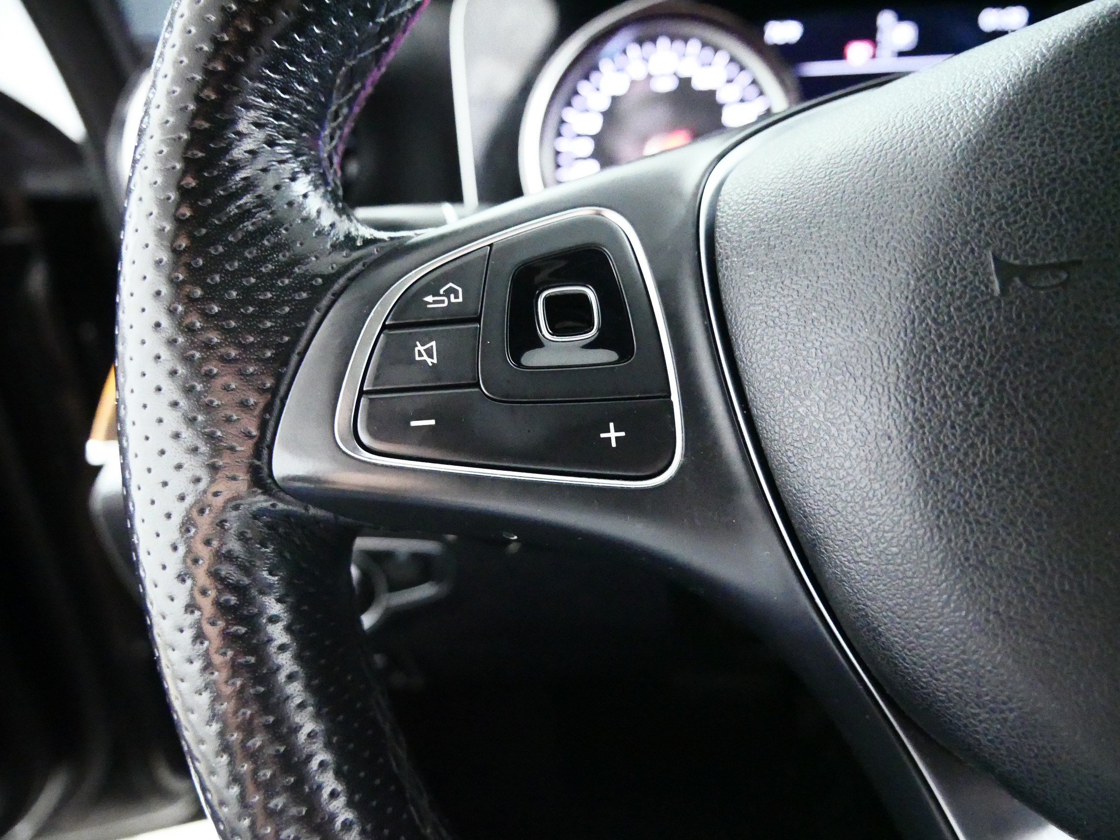 Used 2018 Mercedes-Benz E 300 4MATIC image 27
