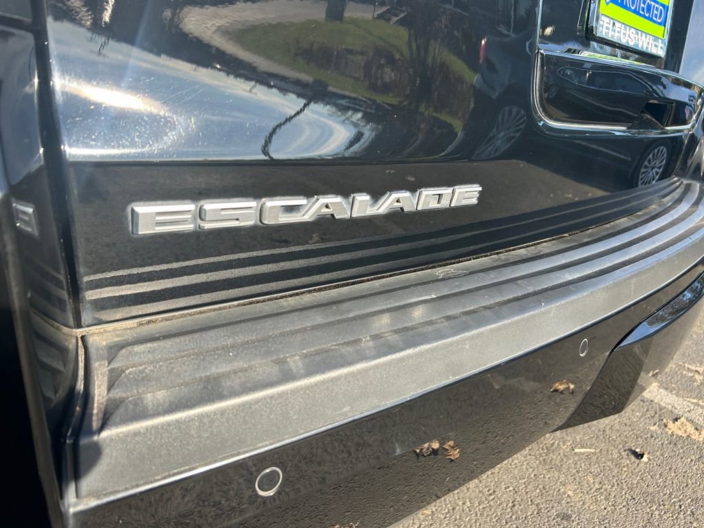 Used 2019 Cadillac Escalade ESV Platinum w/ Escalade Sport Edition image 31