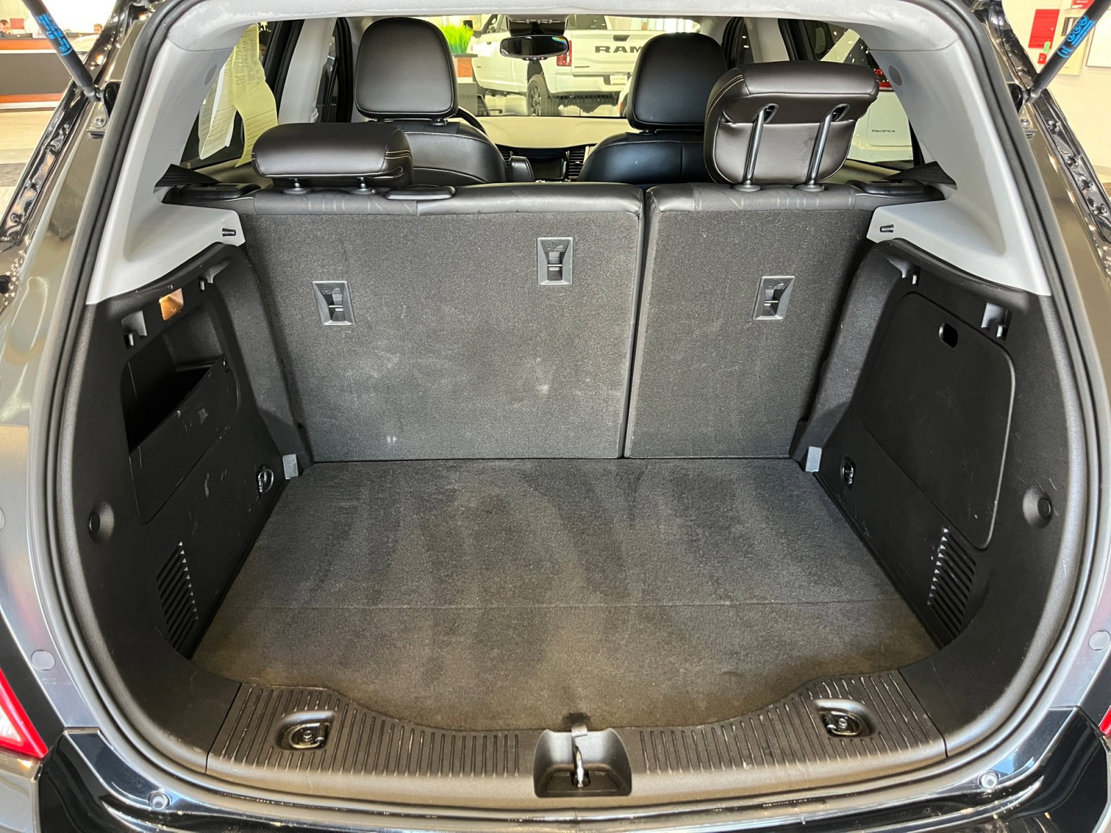 Used 2018 Chevrolet Trax LT w/ Sun & Sound Package image 25