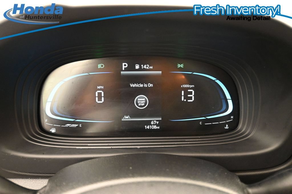 Used 2025 Hyundai Venue SEL FWD image 16